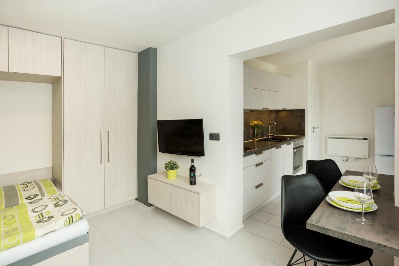 - Stela Premium