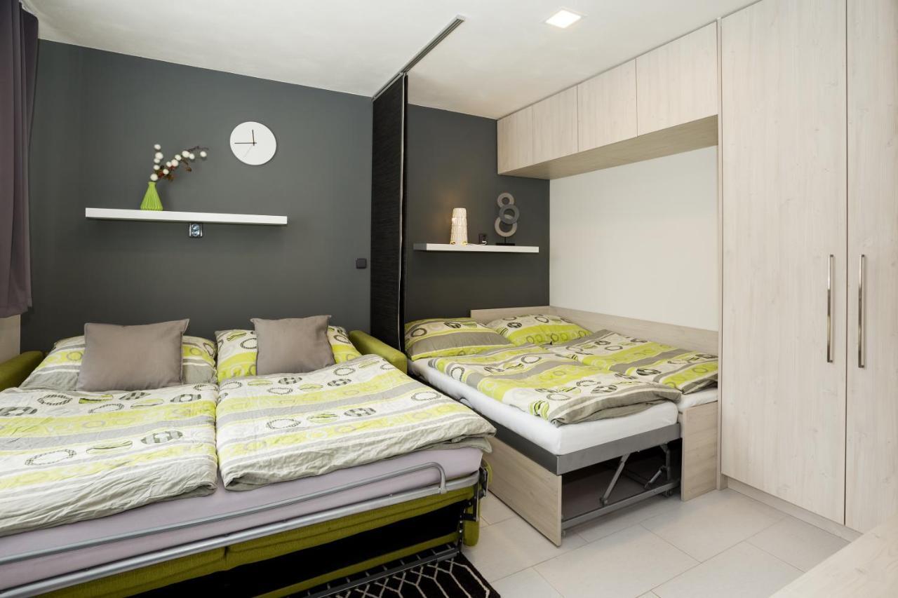- Stela Premium *